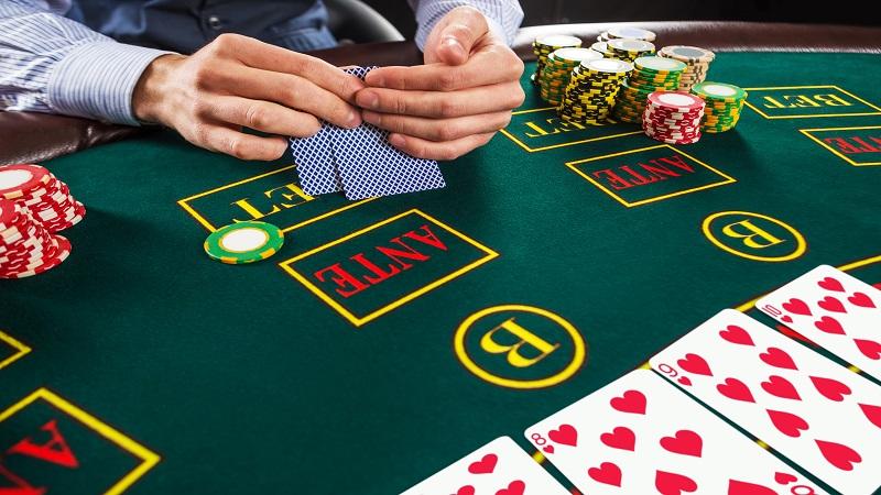 2025娛樂城想要贏更多?TU娛樂城教你提高德州撲克勝率的實用技巧 1 德州撲克玩家在牌桌遊玩示意圖上